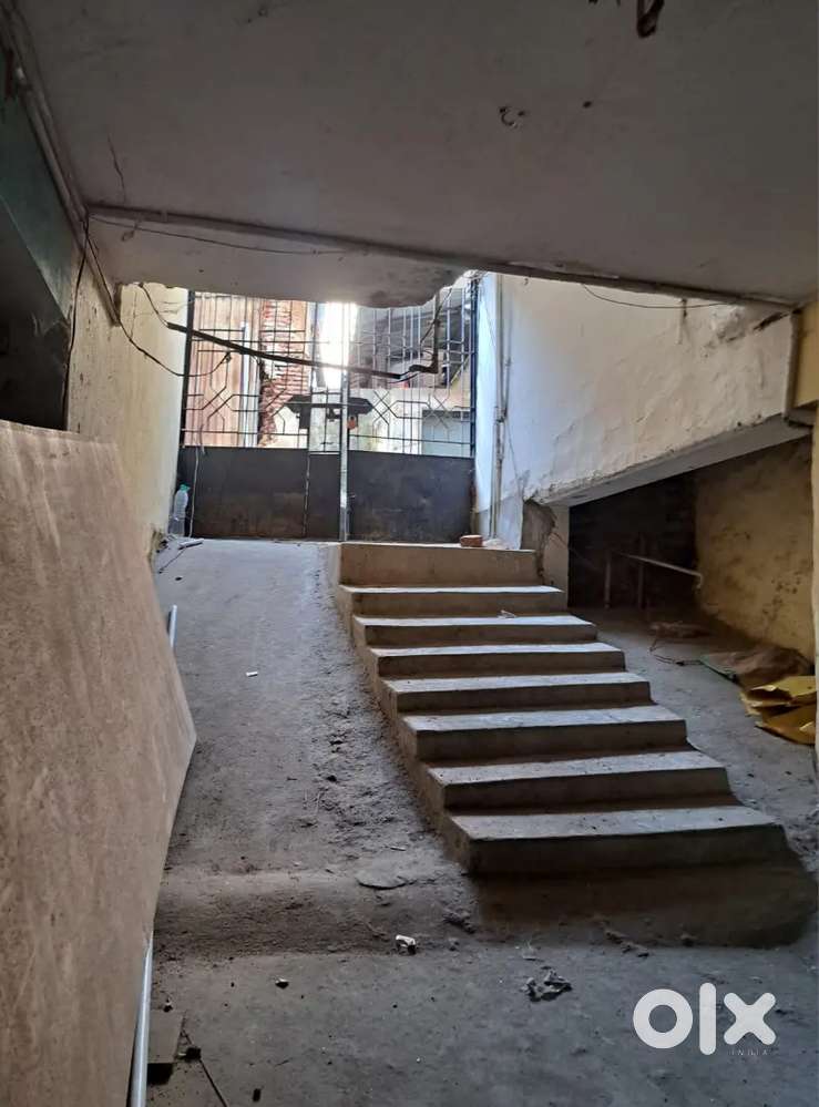 UNDERGROUND Shop for Rent