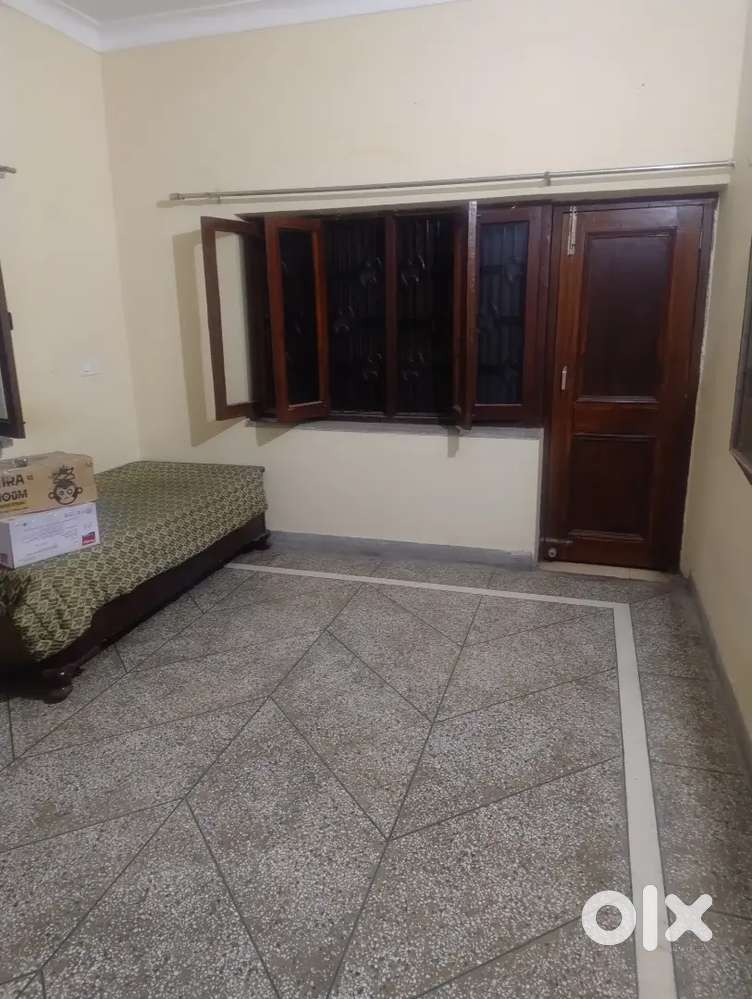 Joined rooms available for rent