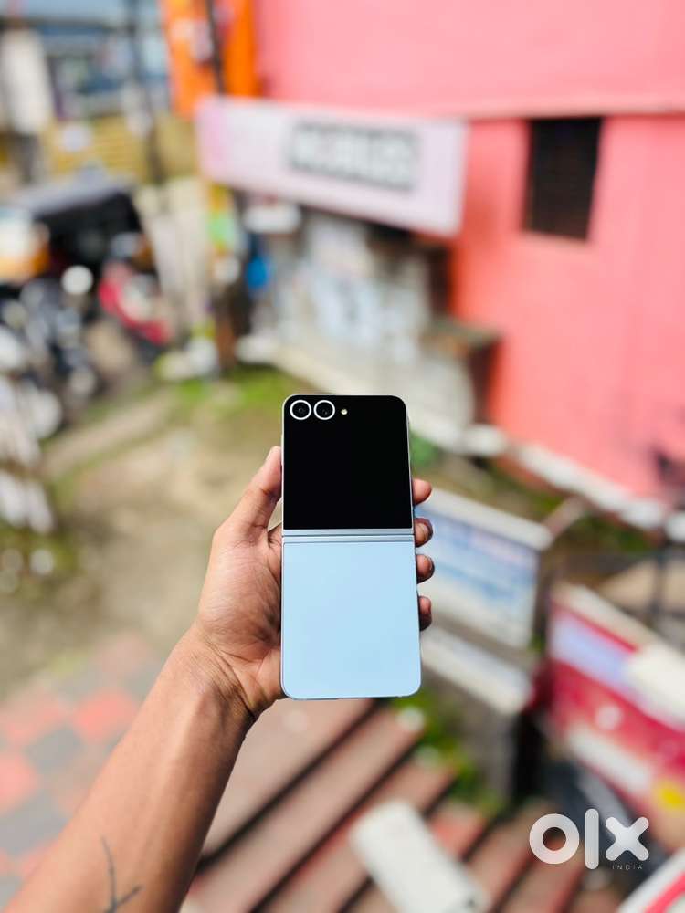 Samsung Galaxy ZFlip 6 12/256 Gb 5 months Warranty remaining Full box