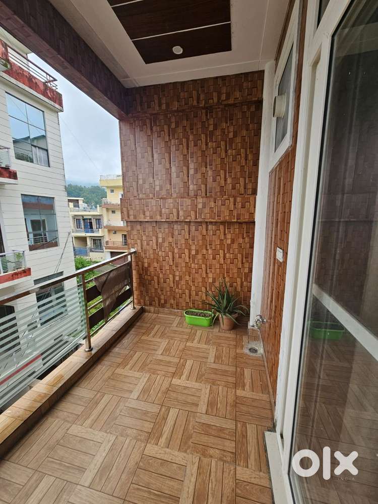 2bhk fully furnished flat for sale with roof right