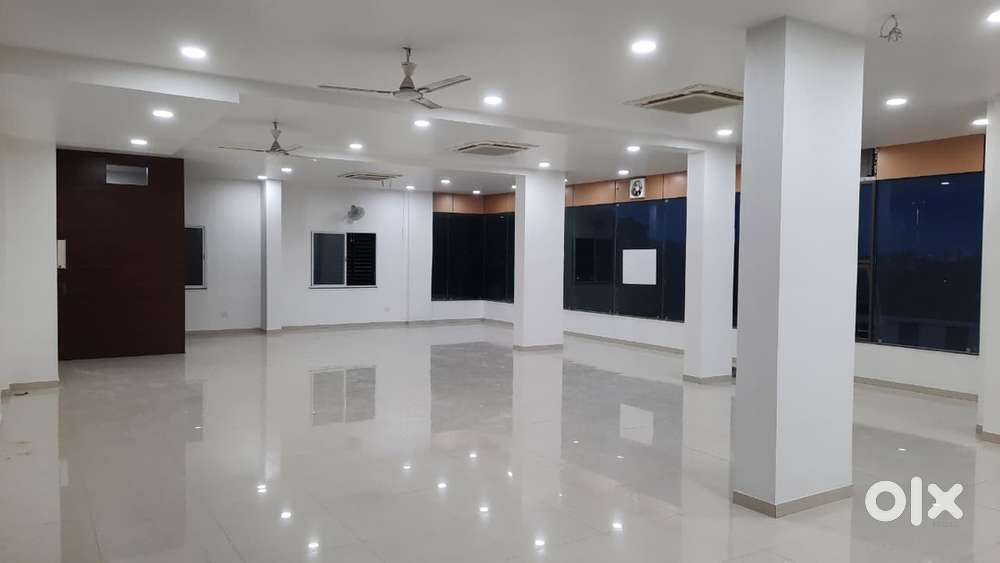 prime location 2500 sqft Space available For BANK, Corporate office