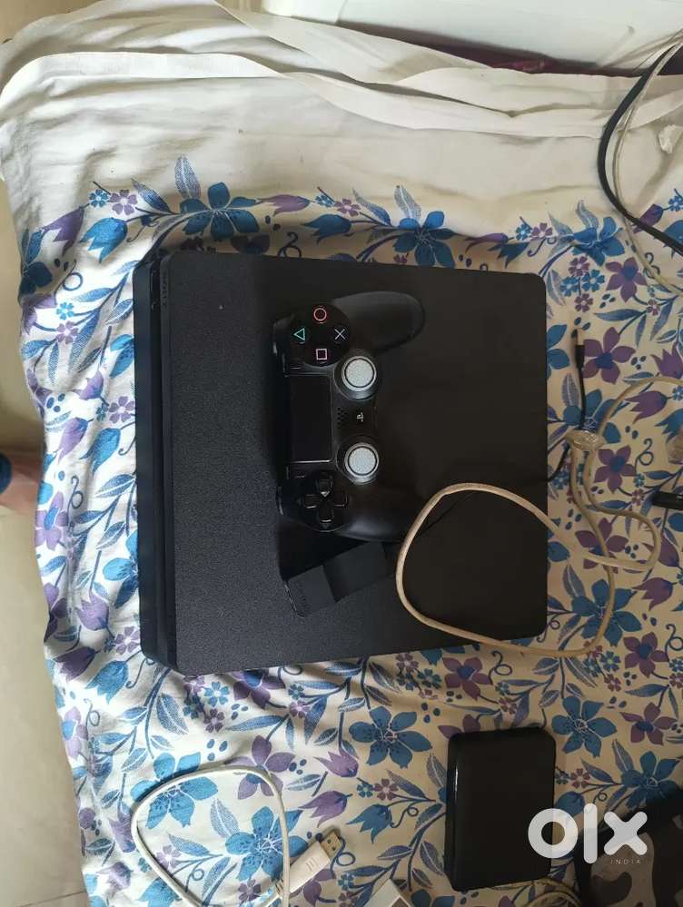 PS4 Slim 1 TB 11.00