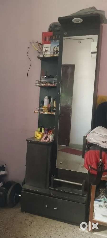 Dressing mirror