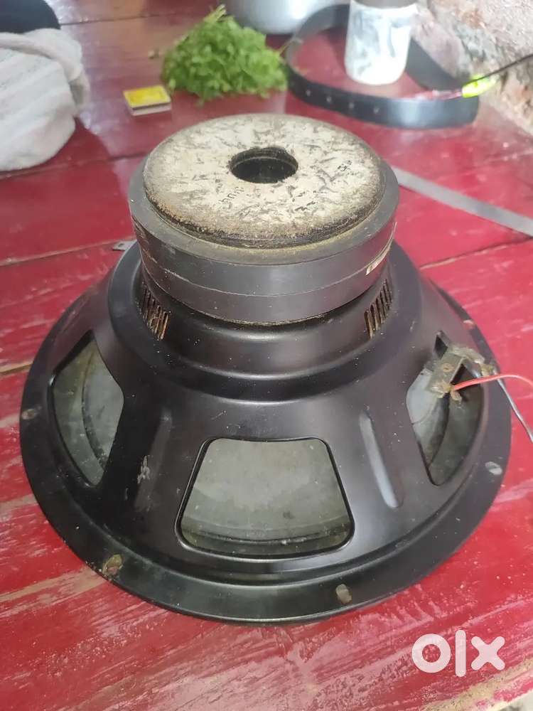 12inch subwoofer Rockford with amplifier