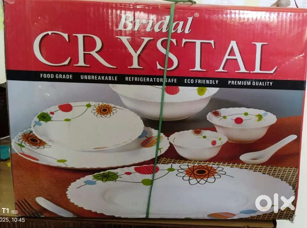 BRAND NEW 40 PIECE DINNER SET - UNUSED