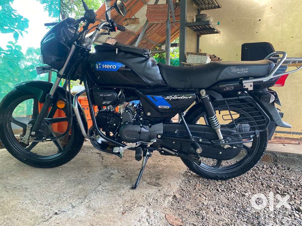Full coundition extra side box.  2023octobe buy.  Head light con trol
