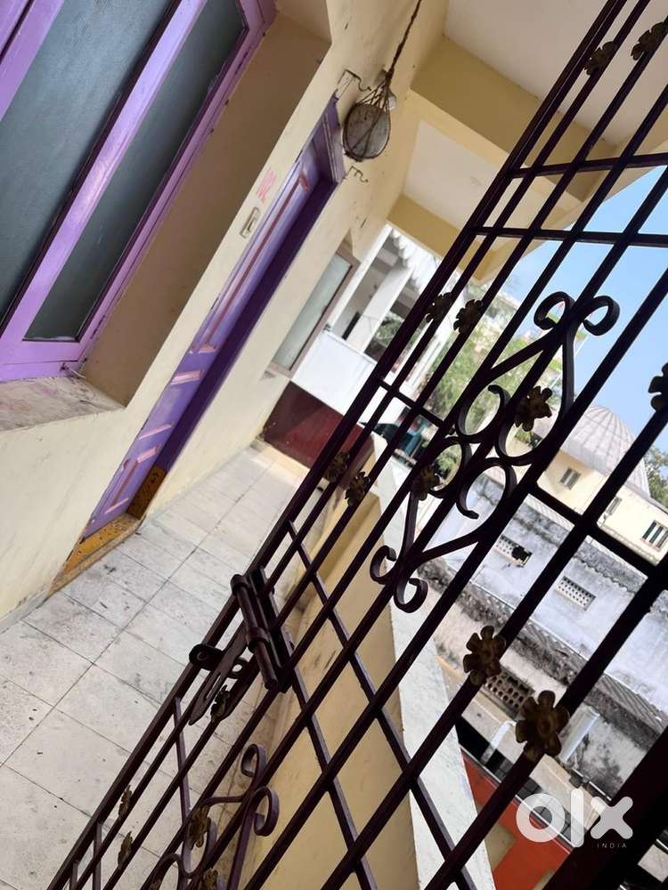 Its a fully furnished 3bhk falt for families and bachelors