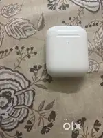 Apple Airpods 2nd gen with wireless charging case