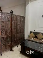 Wooden hall/dining partition of 4 panels and 5 stand also
