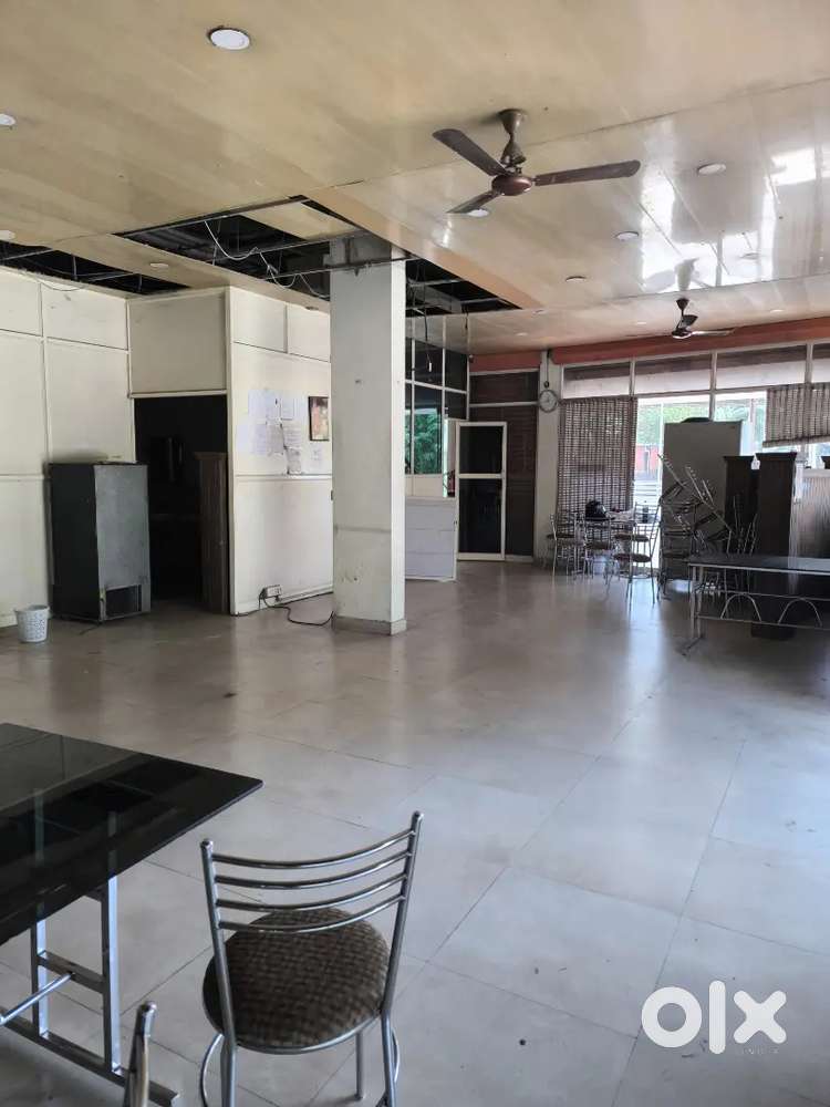 1285sqf mcroad frentage 4shutter with good visibility and parking area