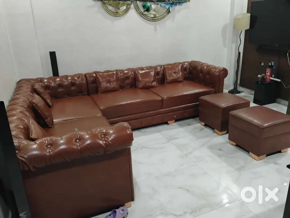 Chester(sofa) with 2 puffies