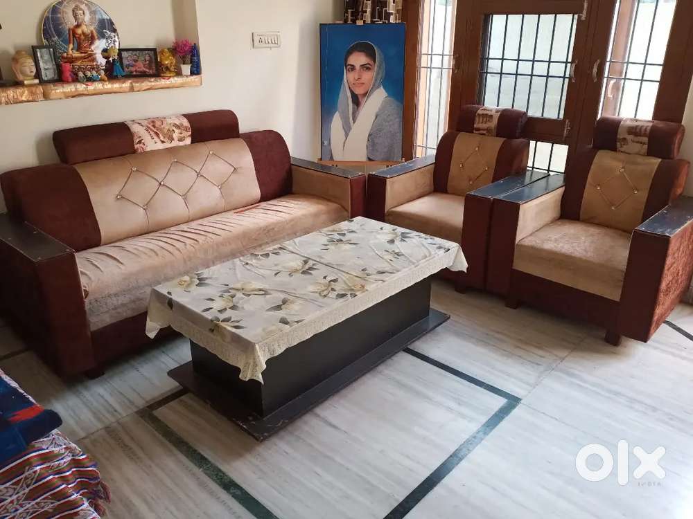 Sofa set with table