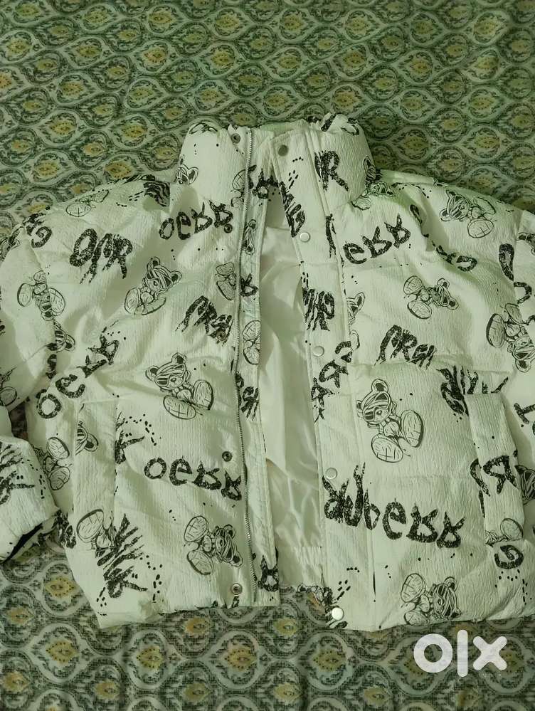 Jacket of white colour for men and women for winter good quality