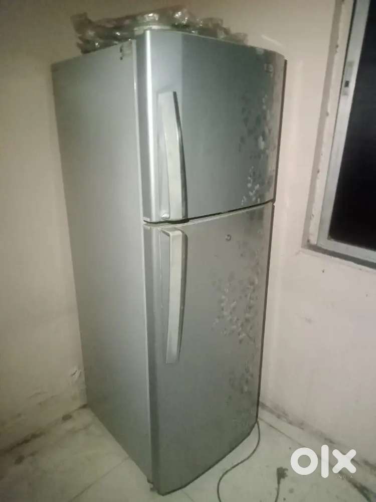 Double Door Fridge for Sale – Excellent Condition!