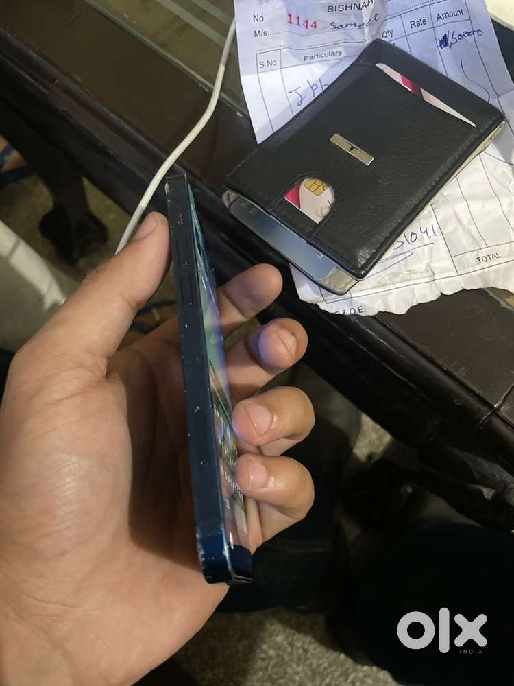 Iphone 8 , 64 gb , touch id all working , back break