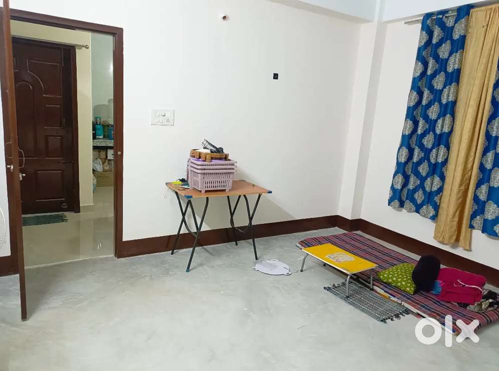 Female roommate needed