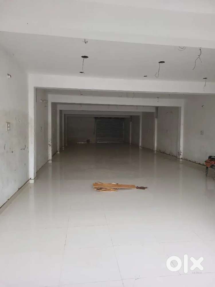 Man road par shop/ godown/ office use etc.