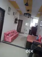 100gaj ka flat hy 3 rooms 2 bathroom +lift with parking with roof
