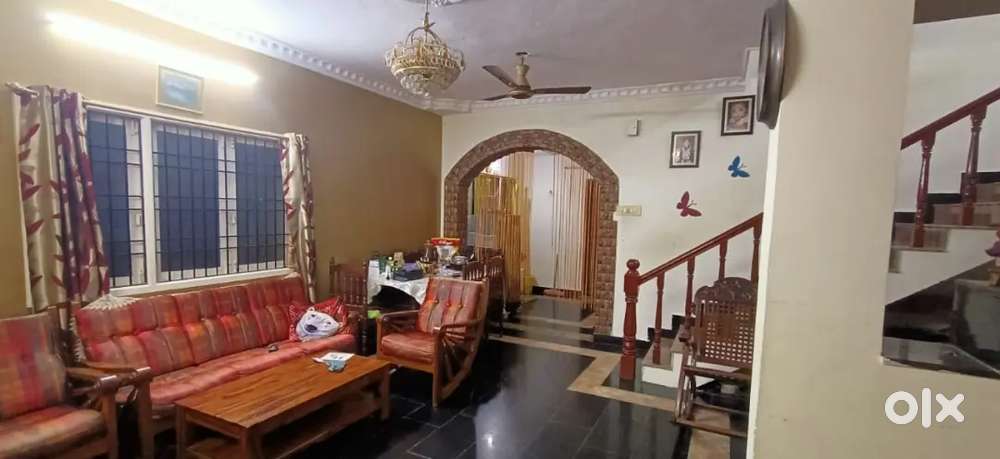 Individual villa Lic nager madipakkam land 1350soft duplex 3bhk East