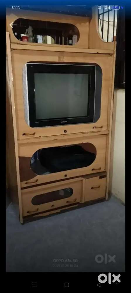 TV and trolley good condition