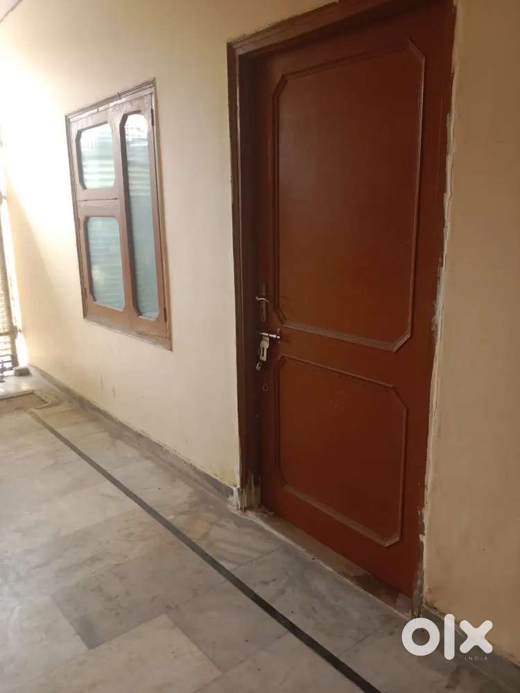 Pg for rent all facilities  For only girls near Fortis hospital