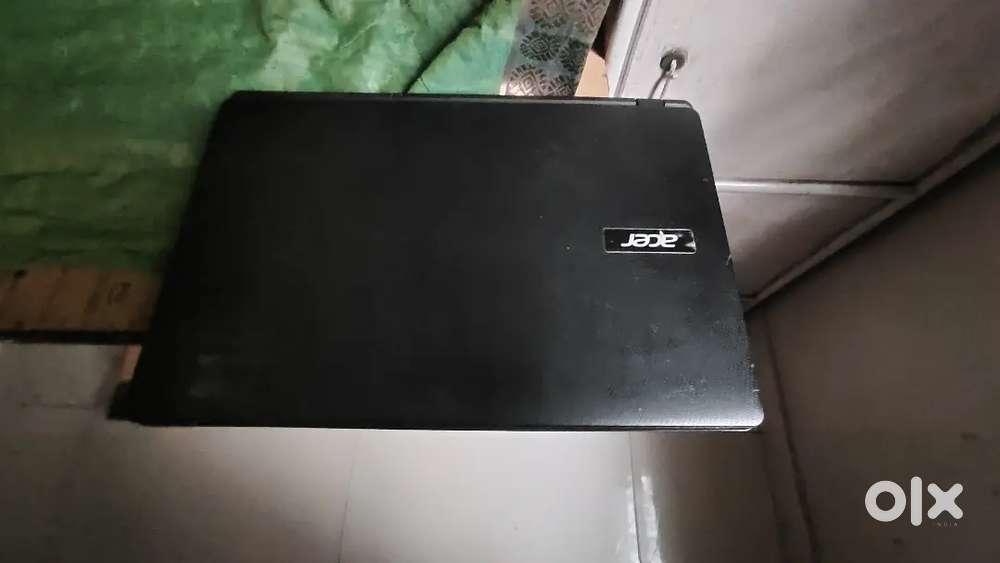 Acer ES 15 Laptop is very good condition
