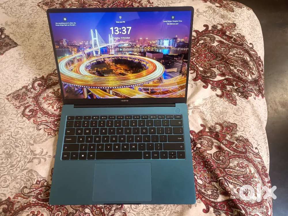 Realme Slim Book