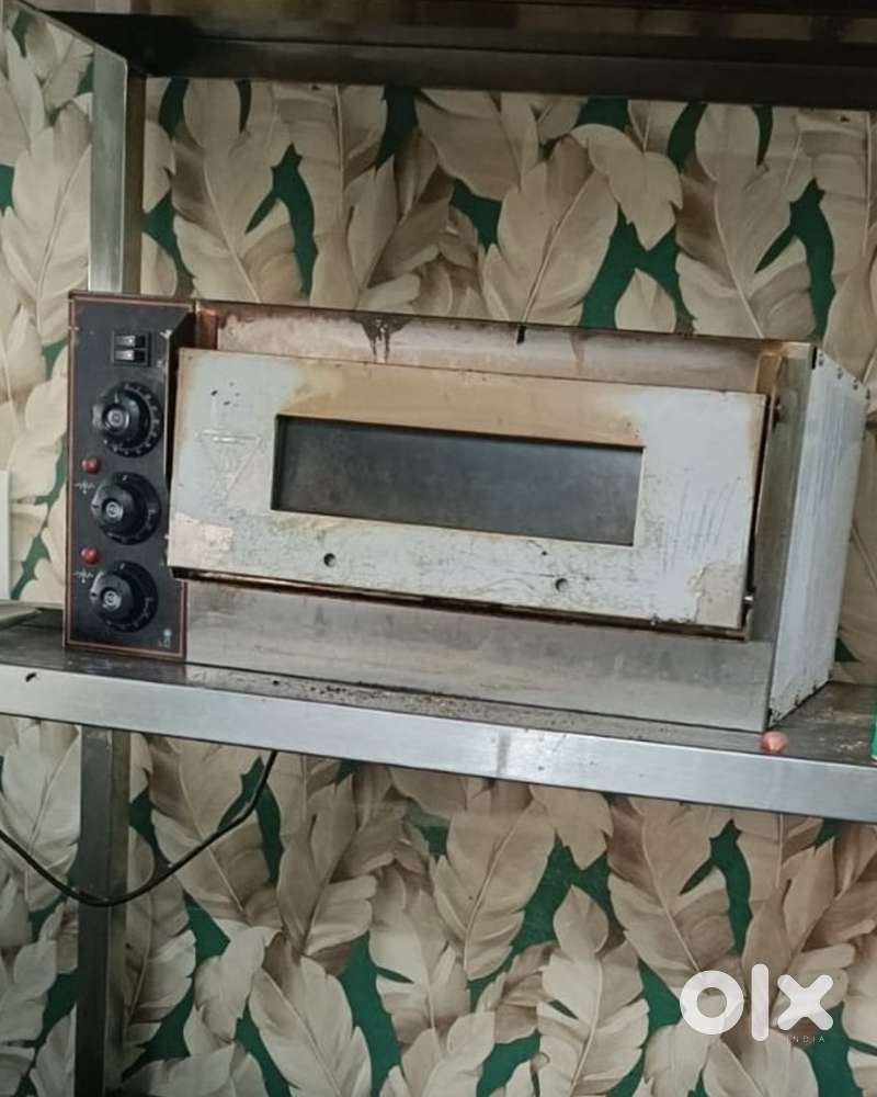 Commercial pizza oven