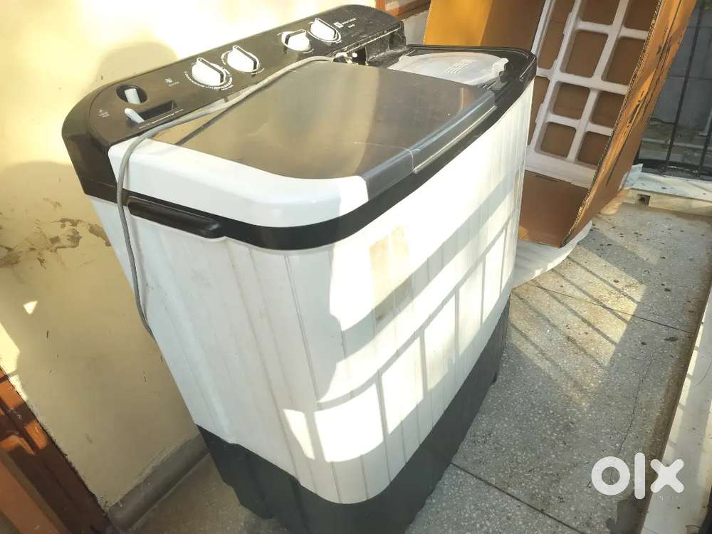 Semi automatic washing machine