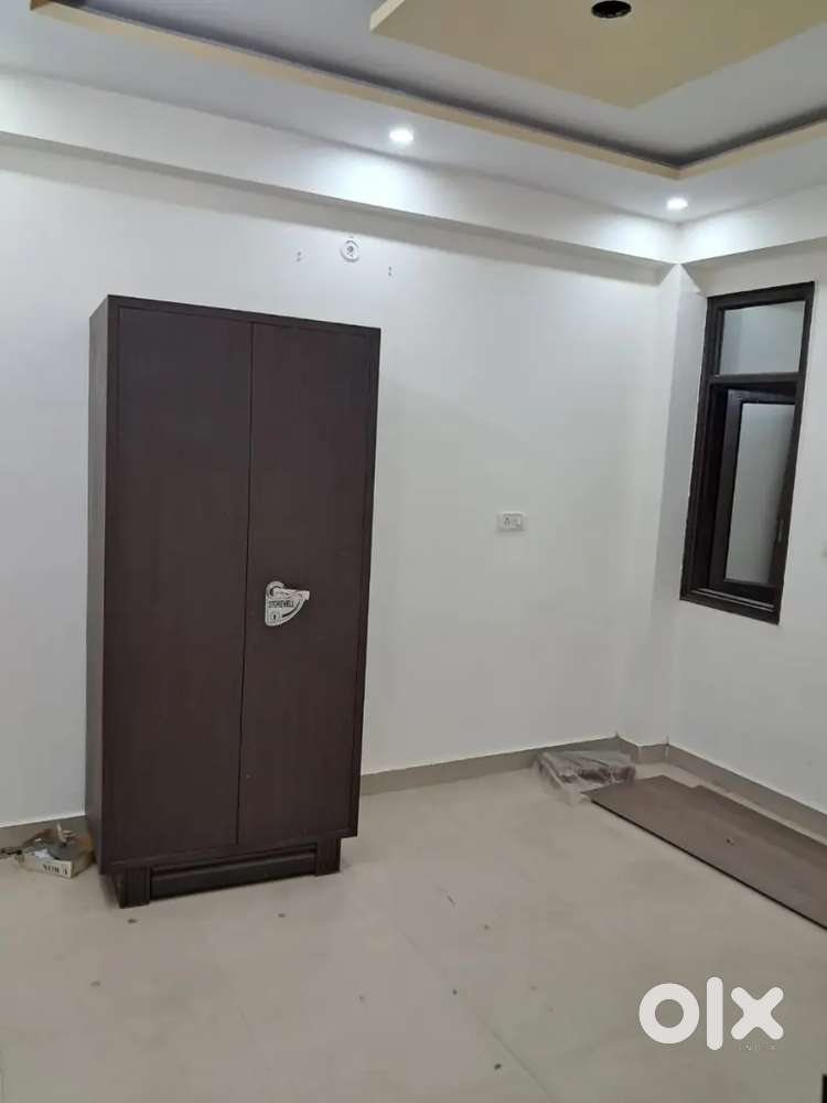 THREE BHK SEMI FURNISHED,RENT-20000