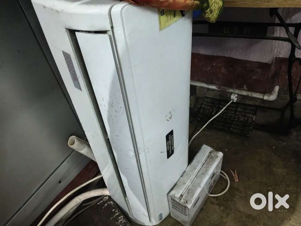 Ormax ac acha hai bhut ghar sift krnege isliye sell kr rhe