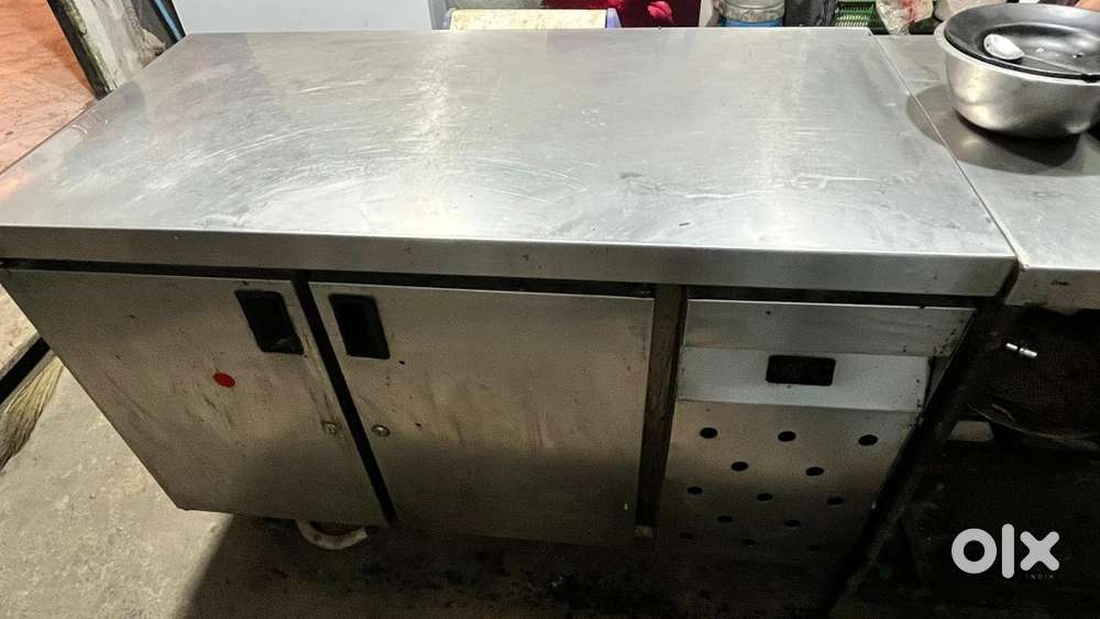 Undercounter refrigerator