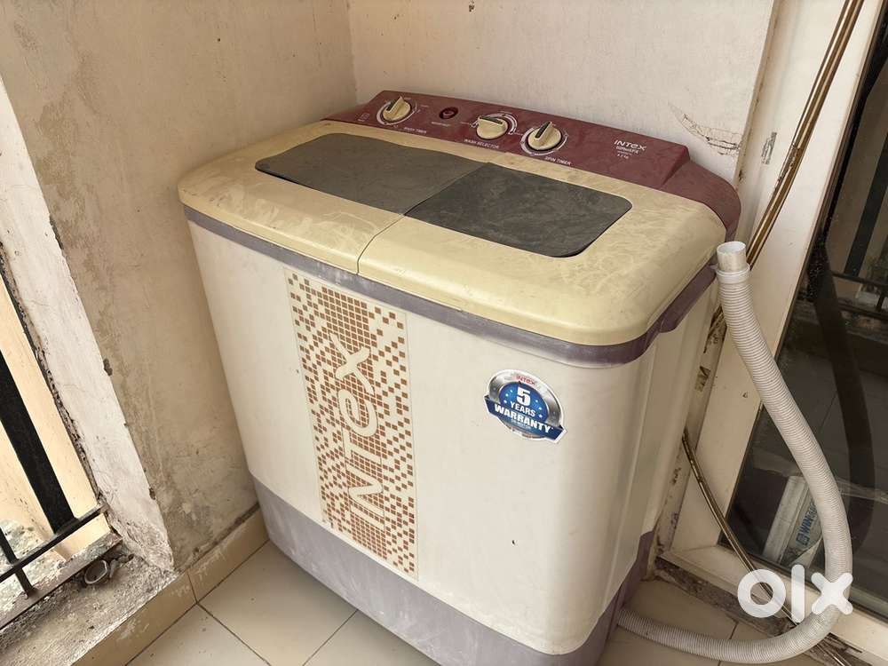 Intex 6.5 kg semi automatic machine in fully working condition for sal