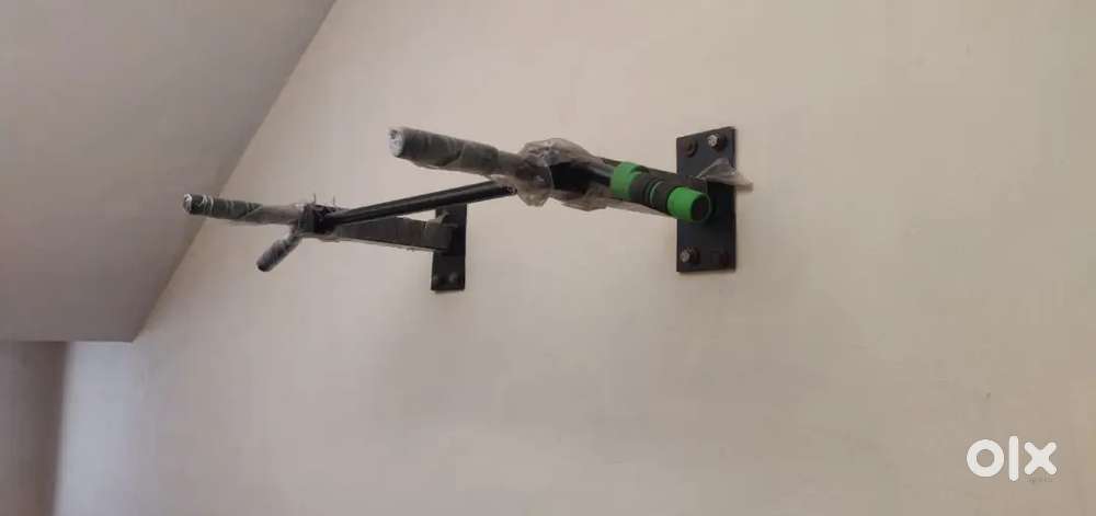 Wall mounted multi grip pull up bar and flat bench