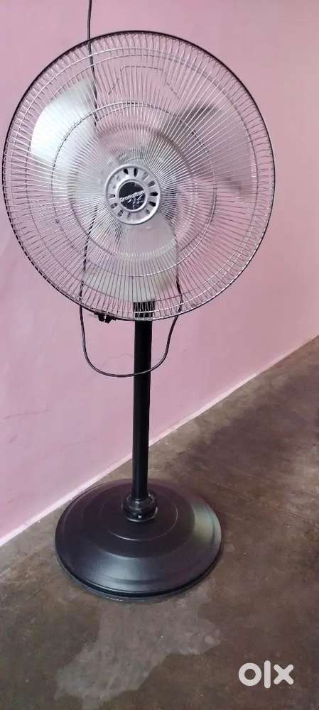 Crompton pedestal fan