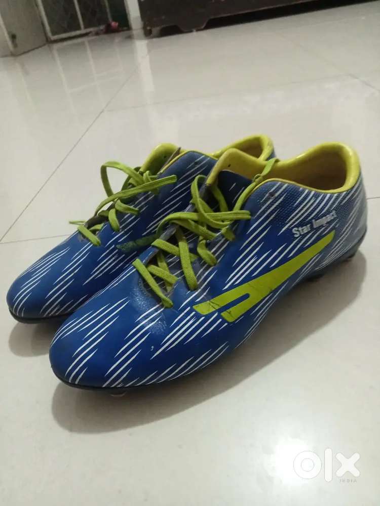 Football shoes sell at Rs.200