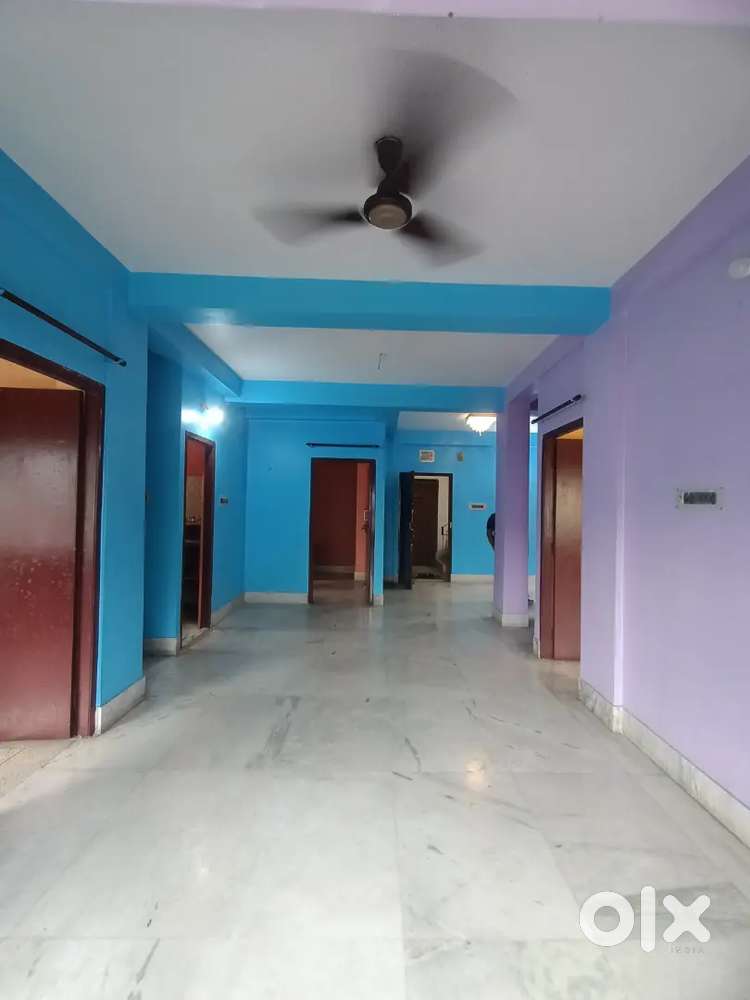 Urgent Sell 3 bhk Flat semi Furnished, Exclusive Garage