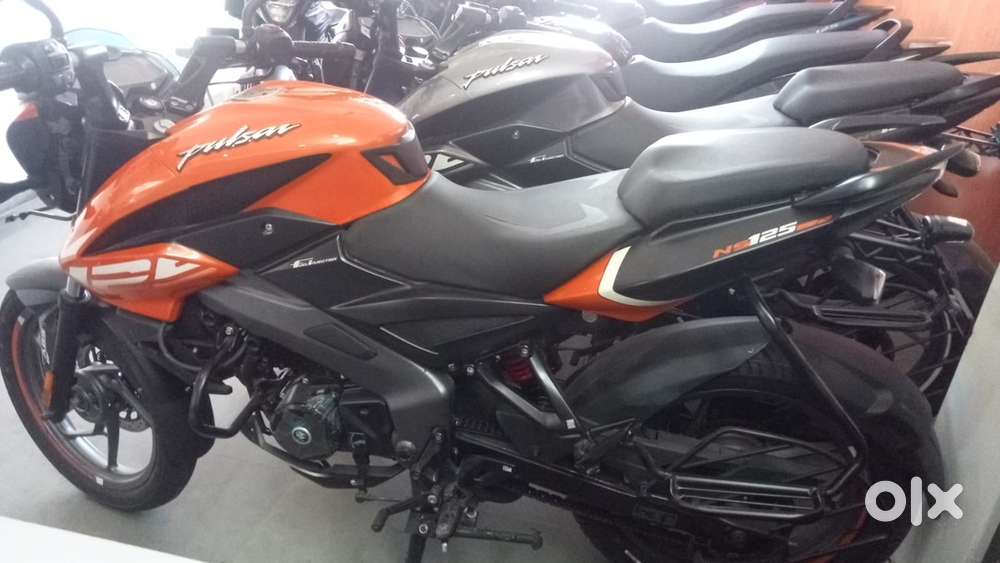 Bike technicion reqried in bajaj showroom