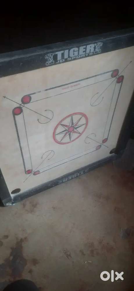 Carrom board