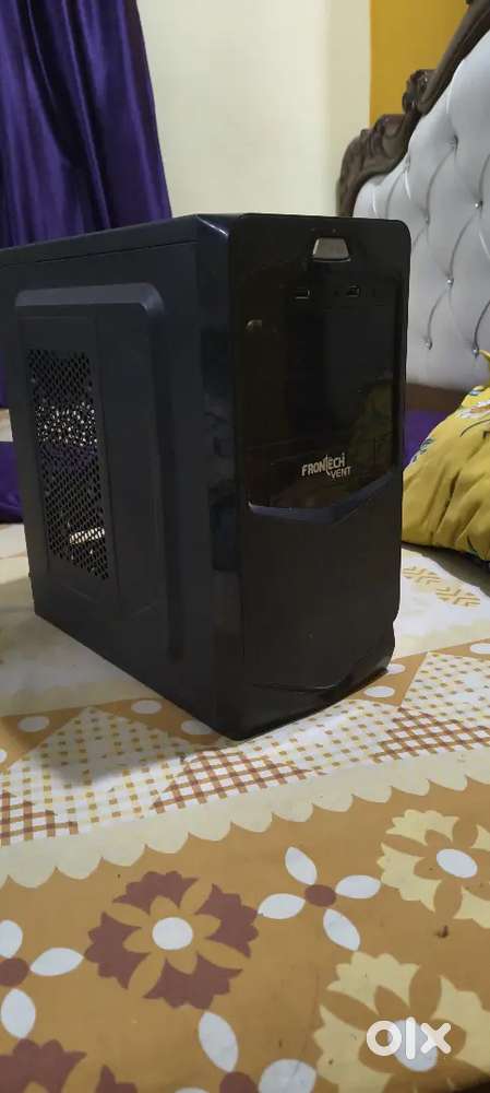 A desktop with keyboard and mouse and 14 inch LCD but LCD damage 5%