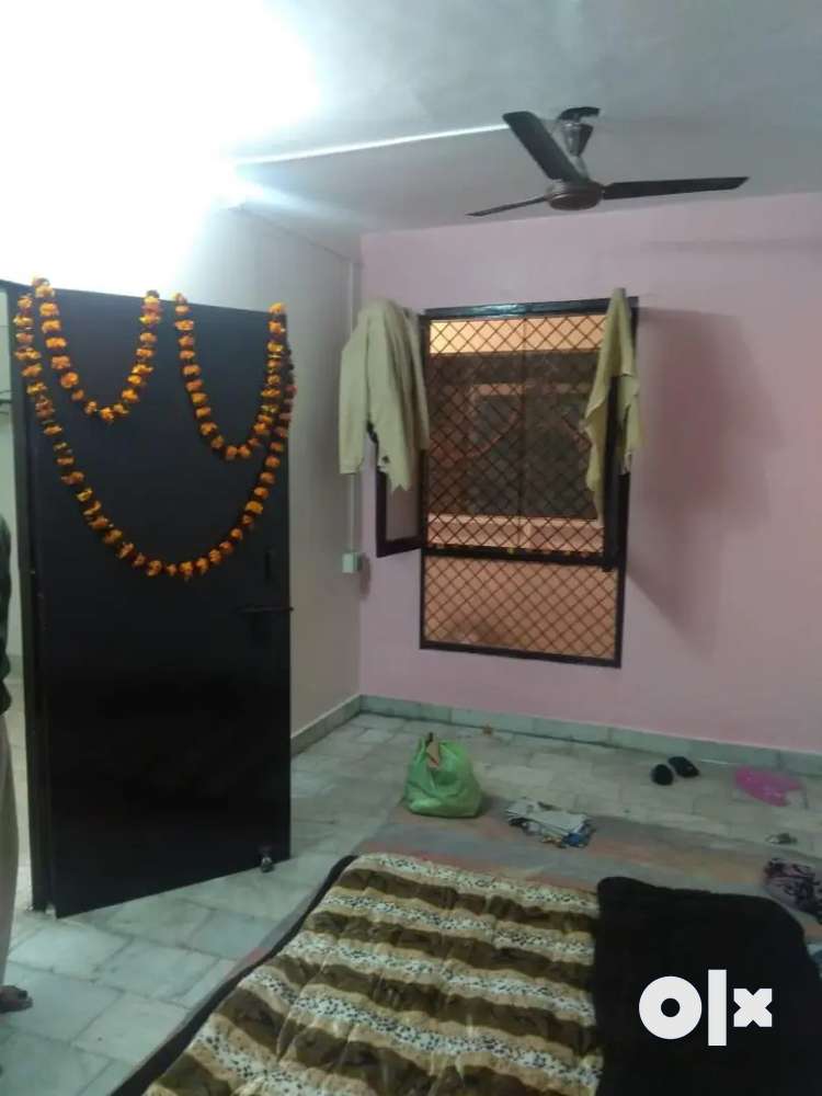 1 bhk set available for small family.
