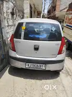 Hyundai i10 2009 model petrol/cng dono hai 2029 tak renu hai.pepar ok