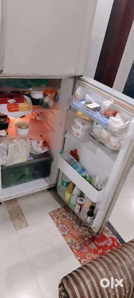 Double door fridge of Samsung in excellent running condition