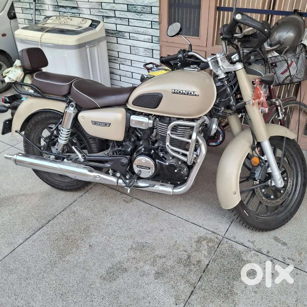 Almost new Honda CB350 with all accessories and papers