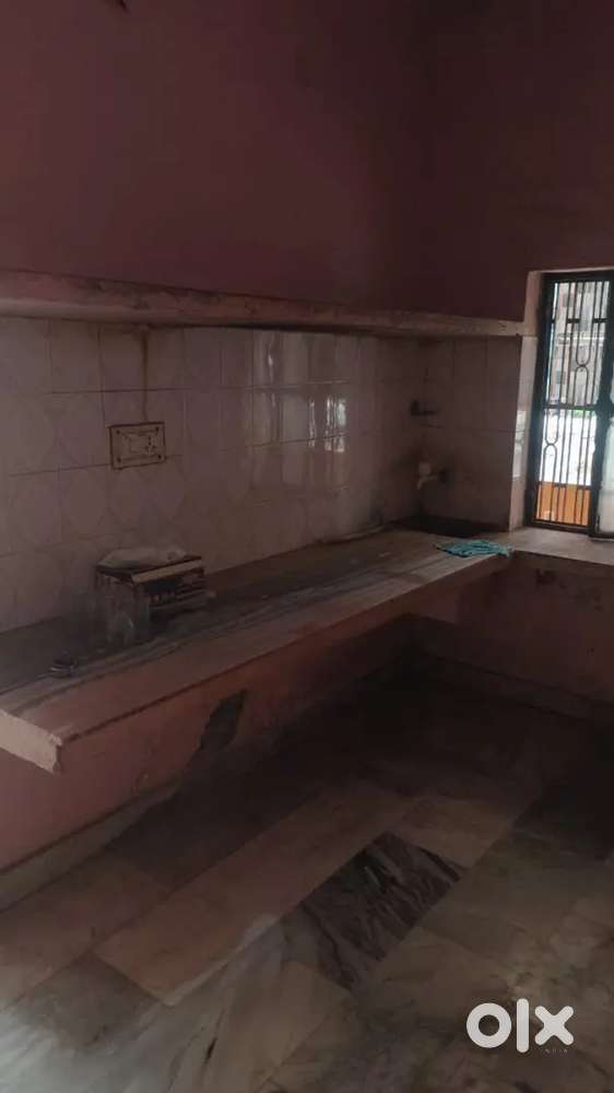 Unfurnished 1st floor for rent