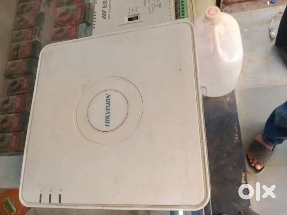 Hikvision 8 channel dvr with 1tb hard disk and SMPS