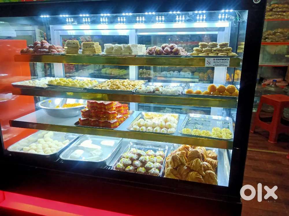 Sweet display counter