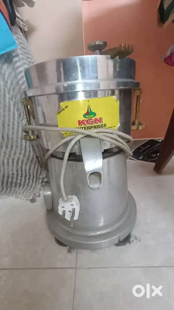 Juicer machine
