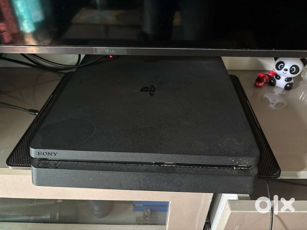 PS4 with 2 controllers