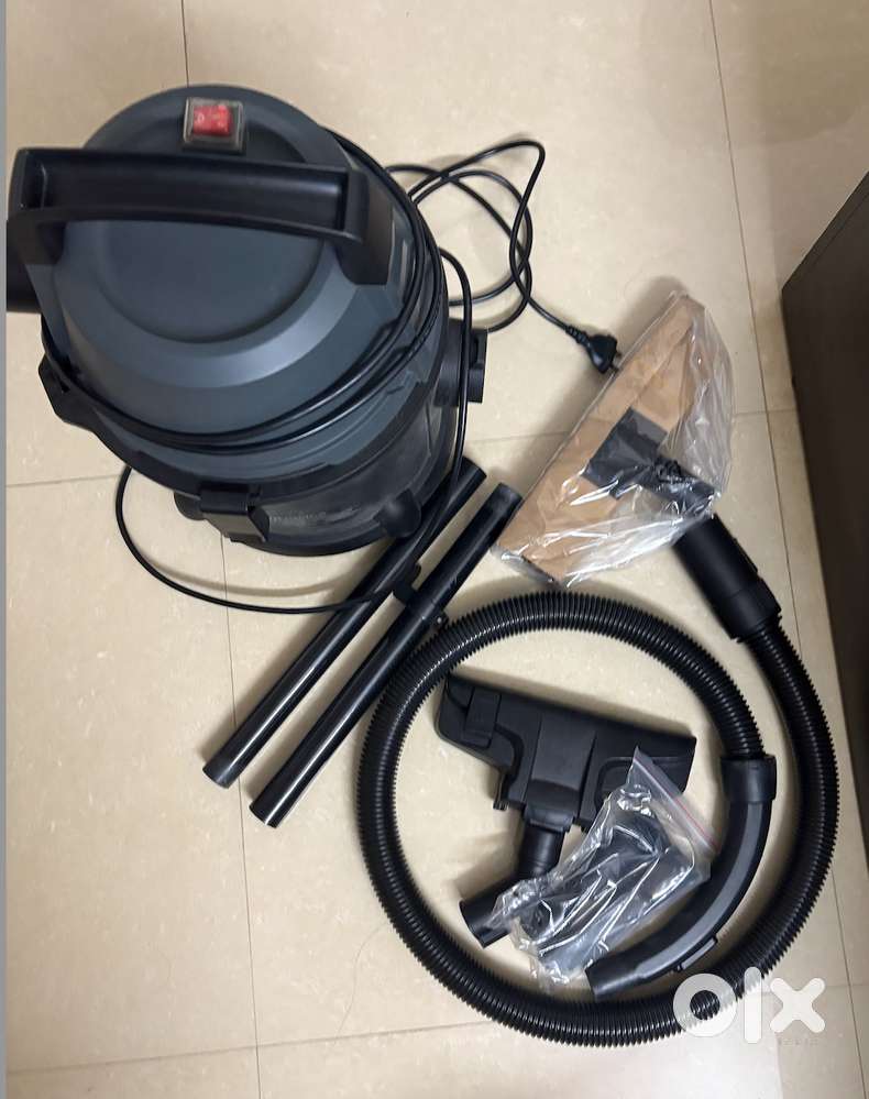 Immediately available - 15 L Vacuum cleaner - Amazon Basics. for Sale